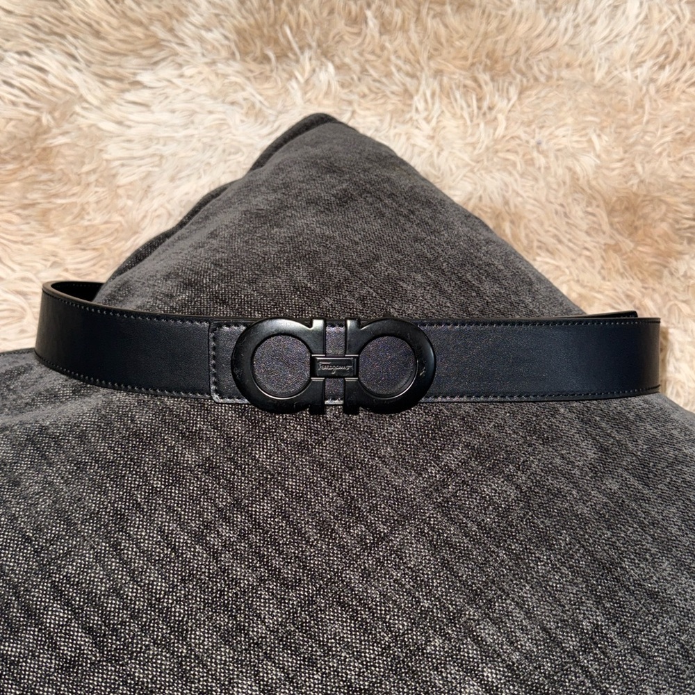 Salvatore Ferragamo Men's Black Leather Belt with Logo Buckle - 44/110